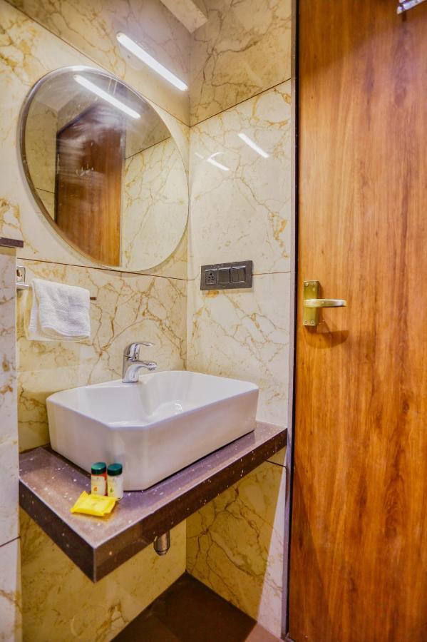 Hotel Pavilion インドール エクステリア 写真